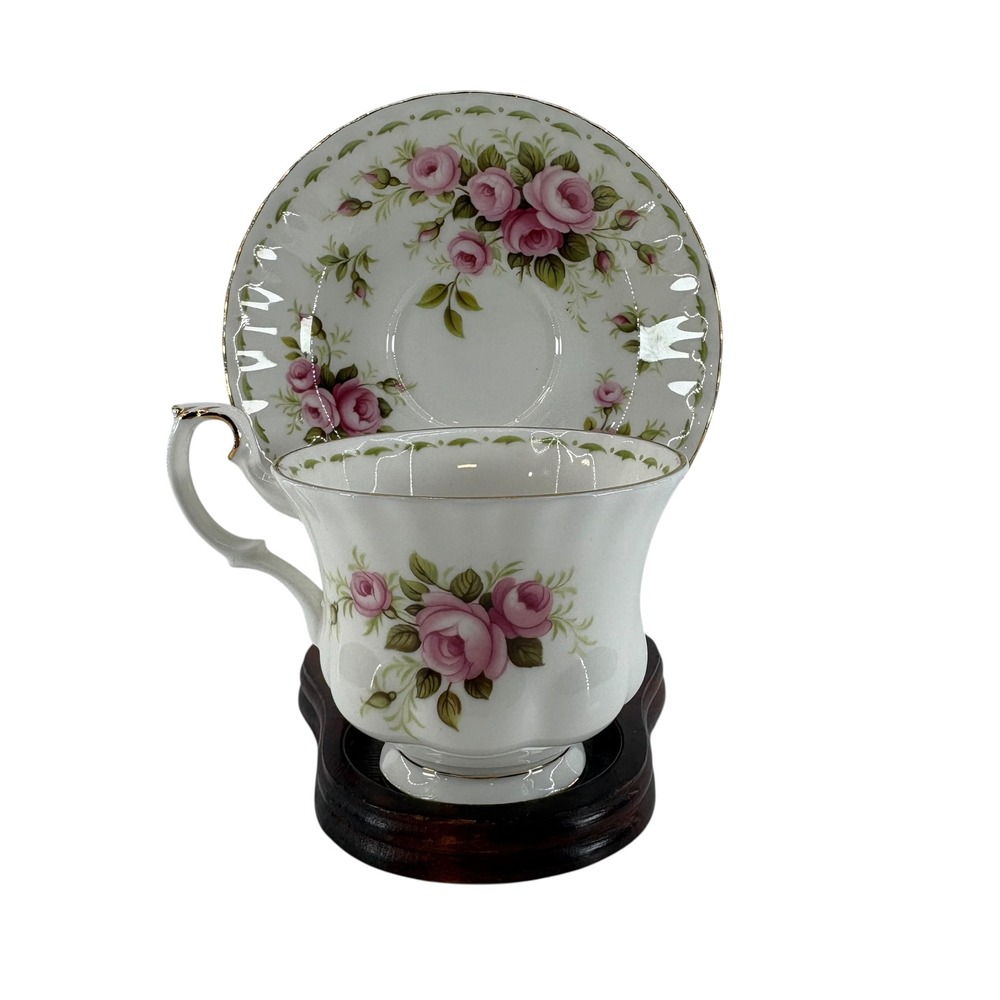Royal Albert Lavender Rose Teacup and Saucer Bone China England Floral Gold Trim